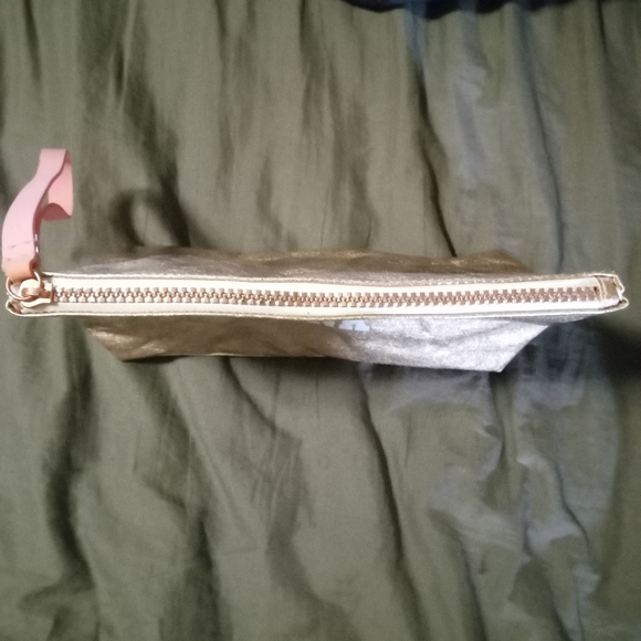 Reserved* Victoria's Secret PINK gold cosmetic bag - Picture 3 of 5